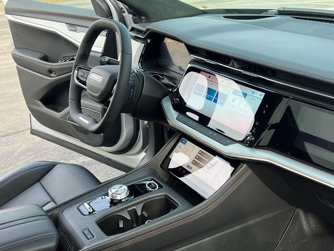 Used 2024 Jeep Wagoneer Launch Edition image 30