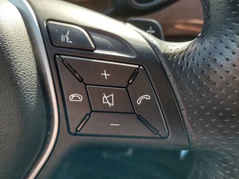 Used 2013 Mercedes-Benz E 350 4MATIC Sedan image 21