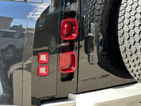 Used 2025 Land Rover Defender 110 S image 14