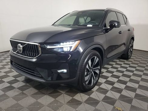 Certified 2023 Volvo XC40 B5 Ultimate w/ Protection Package Premier AWD/4WD image 4