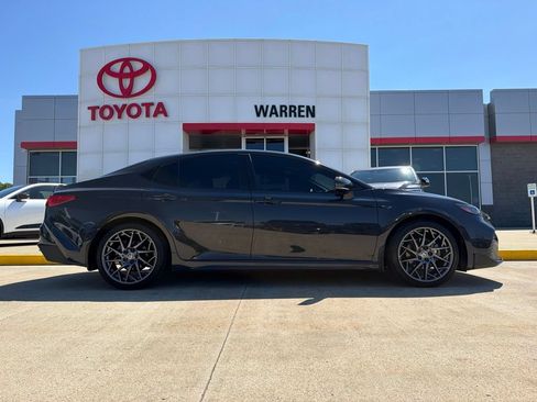 Used 2025 Toyota Camry SE FWD image 3