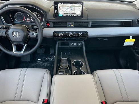 New 2025 Honda Pilot Touring image 14