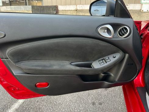 Used 2019 Nissan 370Z Touring image 10