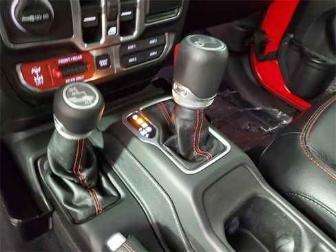 Used 2018 Jeep Wrangler Unlimited Rubicon w/ Dual Top Group image 29