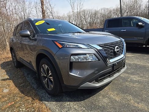 Used 2023 Nissan Rogue SV w/ SV Premium B Package image 2