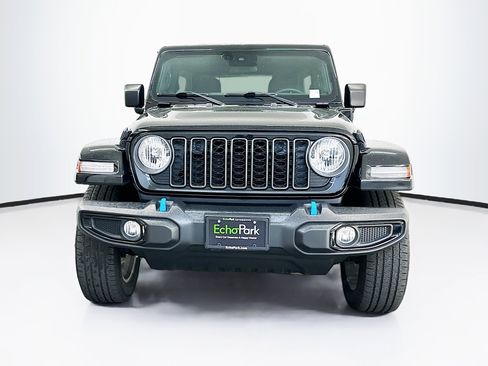 Used 2024 Jeep Wrangler Unlimited w/ Convenience Group AWD/4WD image 2