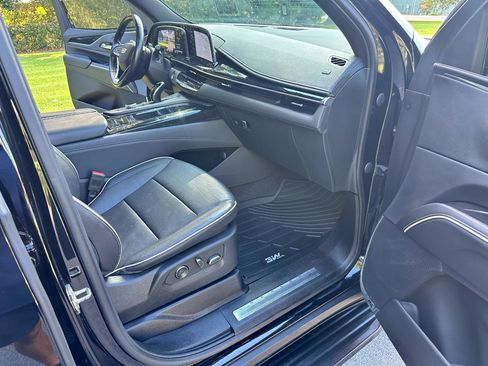 Used 2023 Cadillac Escalade Sport AWD/4WD image 38