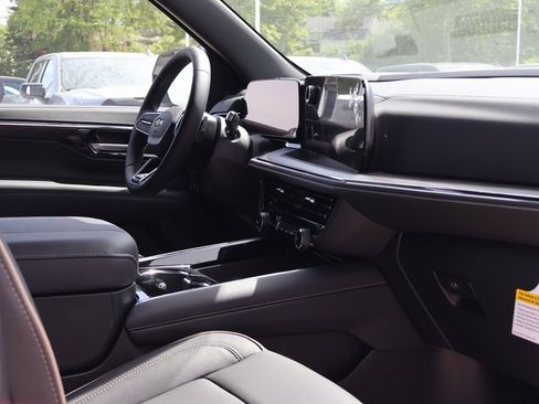 New 2025 Chevrolet Suburban Premier image 47