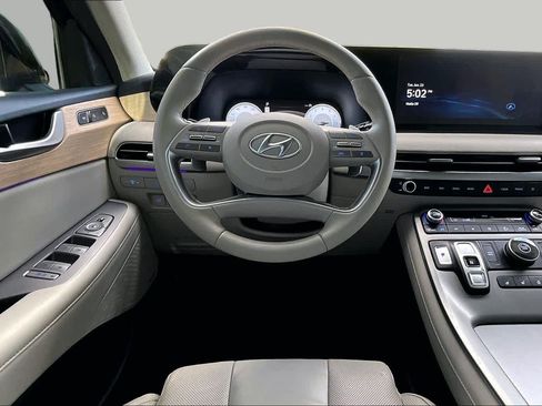 Used 2024 Hyundai Palisade Limited FWD image 6