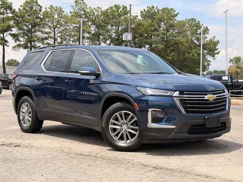 Used 2023 Chevrolet Traverse LT AWD/4WD image 2