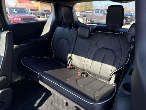 New 2026 Chrysler Pacifica Limited w/ S Appearance Package image 12