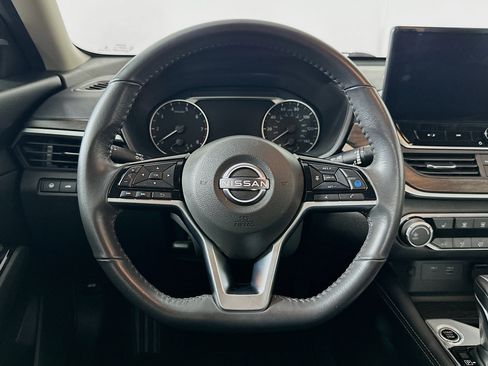 Used 2023 Nissan Altima 2.5 SV w/ SV Premium Package FWD image 18