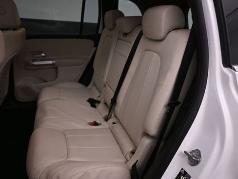 Used 2023 Mercedes-Benz GLB 250 w/ Premium Package image 10