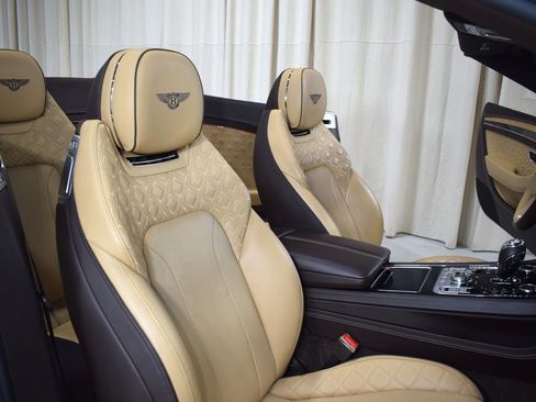 Used 2020 Bentley Continental GT image 21