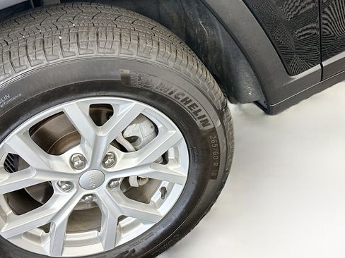 Used 2024 Jeep Grand Cherokee Limited AWD/4WD image 37
