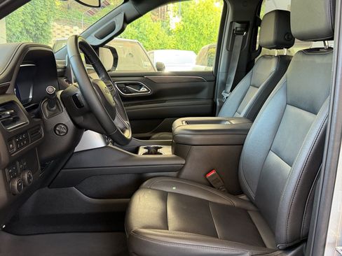 Used 2024 Chevrolet Tahoe Z71 w/ Luxury Package AWD/4WD image 5