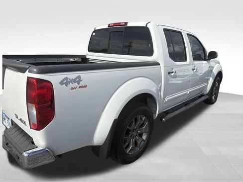 Used 2016 Nissan Frontier SL w/ Moonroof Package AWD/4WD image 26