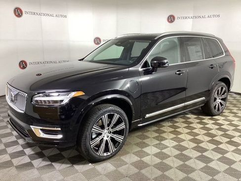 New 2025 Volvo XC90 T8 Plus w/ Protection Package Premier AWD/4WD image 1