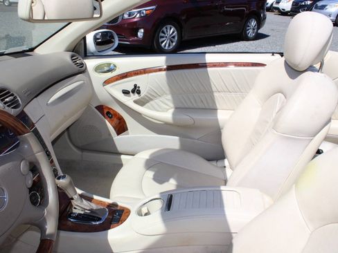 Used 2009 Mercedes-Benz CLK 350 Cabriolet image 22
