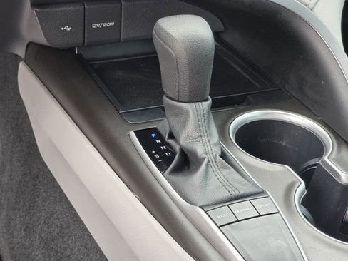 Used 2022 Toyota Camry LE image 20