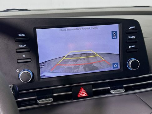 Used 2022 Hyundai Elantra SEL w/ Preferred Accessory Package image 10