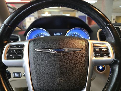 Used 2013 Chrysler 300 AWD w/ Driver Convenience Group image 24