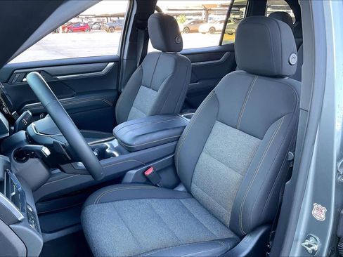 Certified 2025 GMC Acadia Elevation image 9