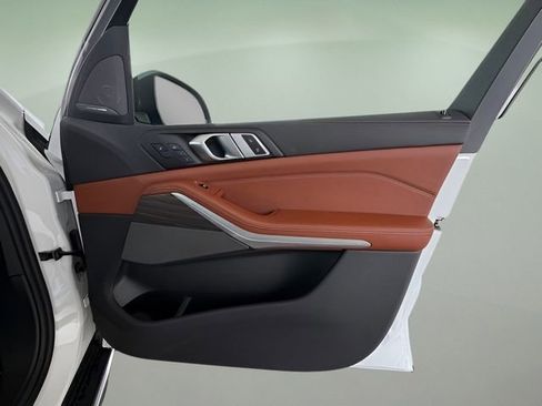 Used 2025 BMW X5 xDrive40i w/ Executive Package image 40