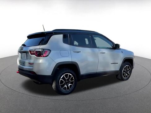 Used 2025 Jeep Compass Trailhawk image 14
