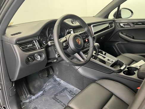 Used 2026 Porsche Macan AWD/4WD image 4