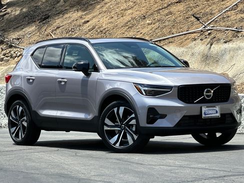 New 2026 Volvo XC40 B5 Ultra AWD/4WD image 2
