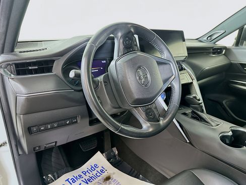 Used 2021 Toyota Venza Limited w/ Carpet Mat Package (TMS) image 9