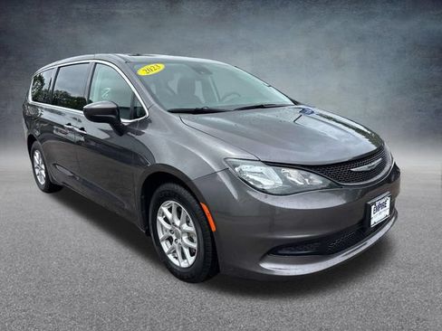 Used 2023 Chrysler Voyager LX FWD image 9