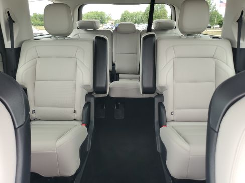 Used 2025 Lincoln Navigator Reserve AWD/4WD image 21