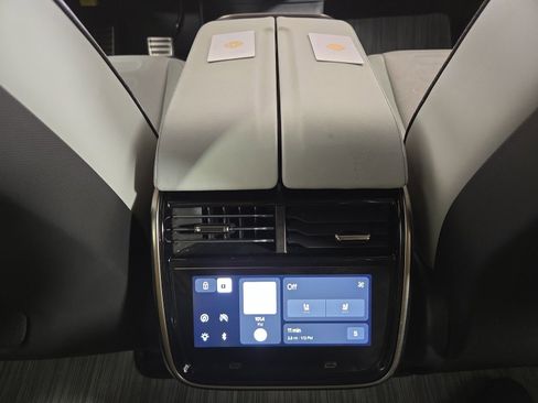Used 2024 Rivian R1S Adventure AWD/4WD image 30