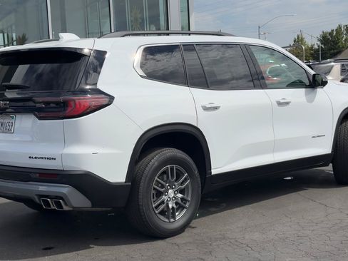 Used 2025 GMC Acadia Elevation FWD image 3