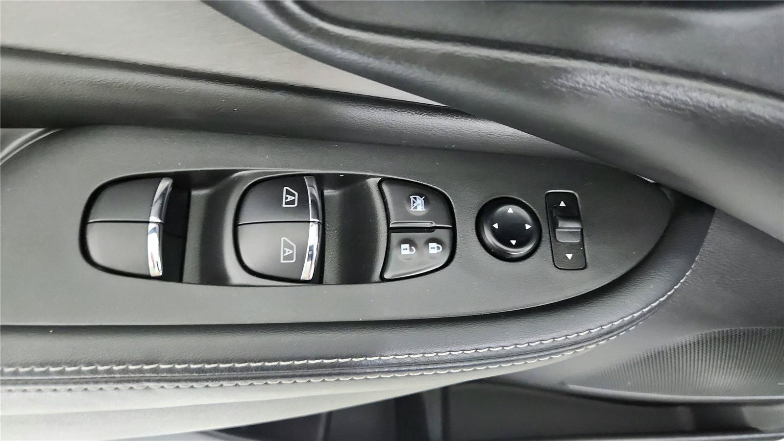 Used 2024 Nissan Murano SL FWD image 14