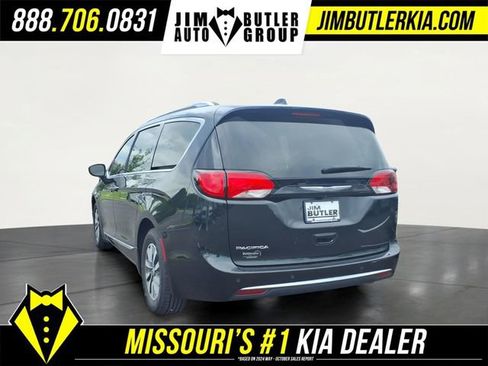 Used 2020 Chrysler Pacifica Touring-L Plus FWD image 5