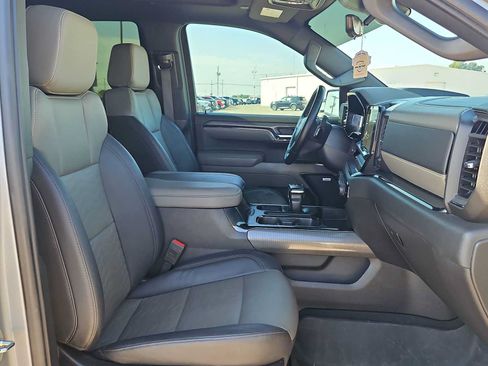 Used 2023 Chevrolet Silverado 1500 ZR2 w/ Technology Package AWD/4WD image 18