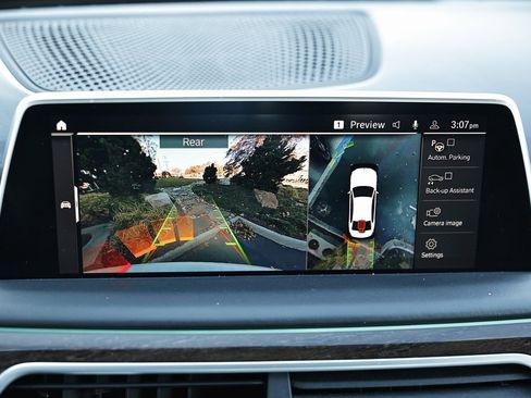 Used 2022 BMW 750i xDrive w/ Luxury Rear Seating Package image 42