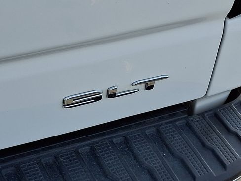 Certified 2025 GMC Sierra 1500 SLT image 32
