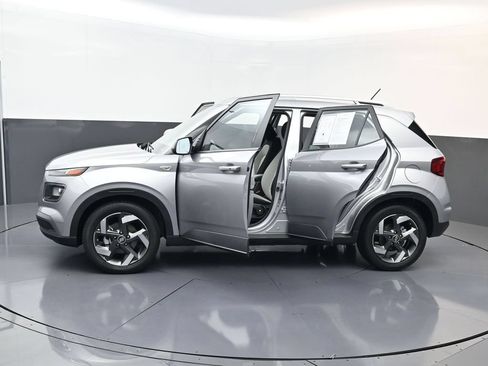 Certified 2026 Hyundai Venue SEL FWD image 32