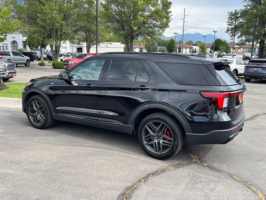 Used 2025 Ford Explorer ST-Line w/ ST-Line Street Pack AWD/4WD image 12