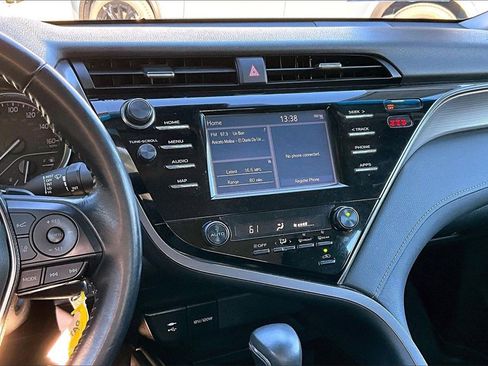 Used 2019 Toyota Camry L image 6