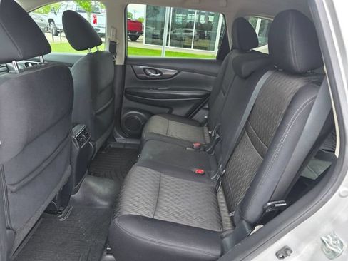 Used 2017 Nissan Rogue SV AWD/4WD image 18