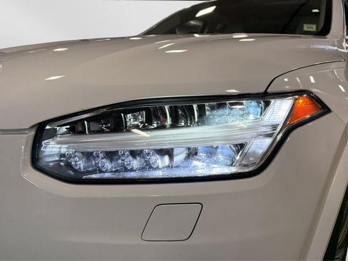 Used 2021 Volvo XC90 T5 Momentum w/ Advanced Package AWD/4WD image 13