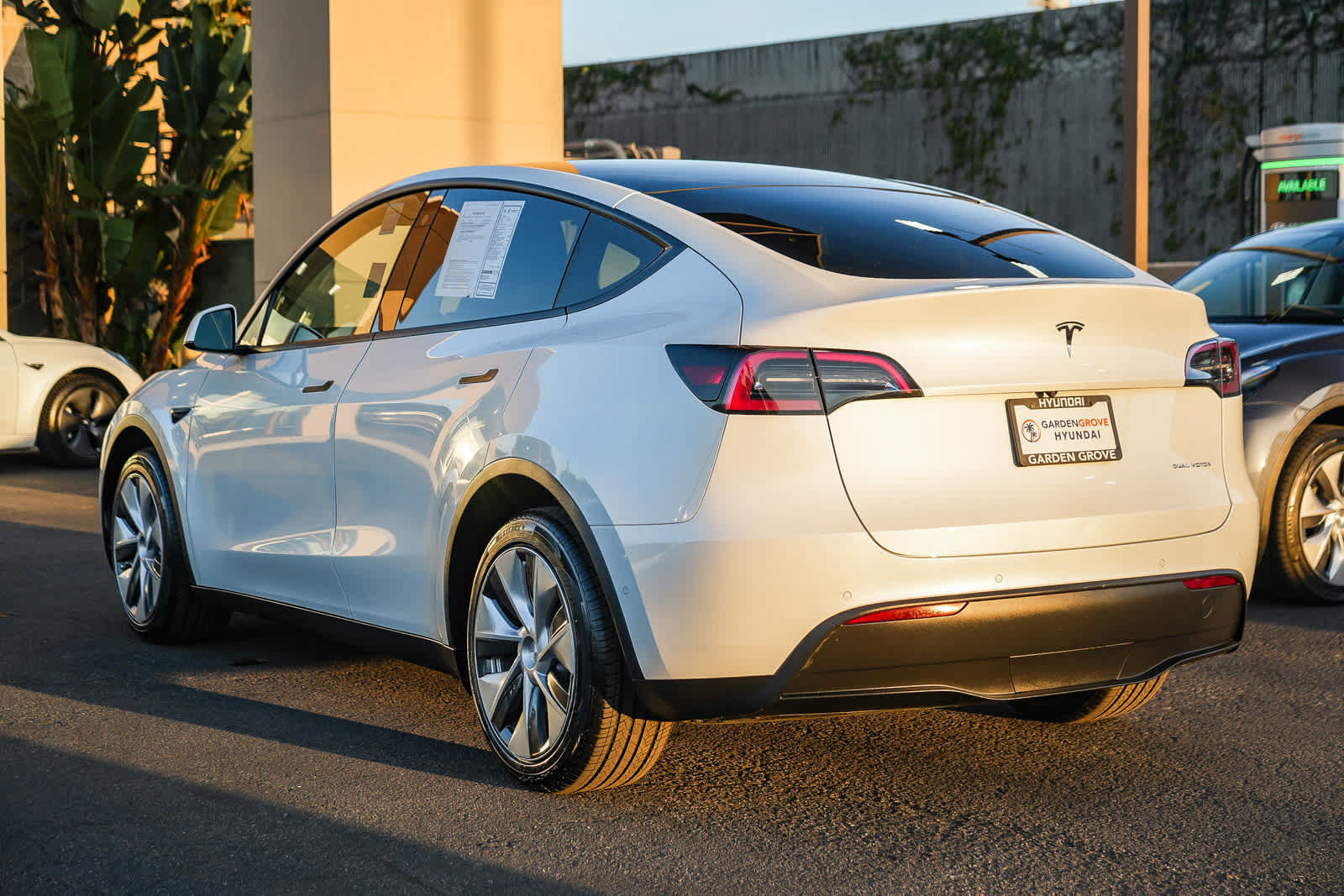 Used 2022 Tesla Model Y Long Range AWD/4WD image 7