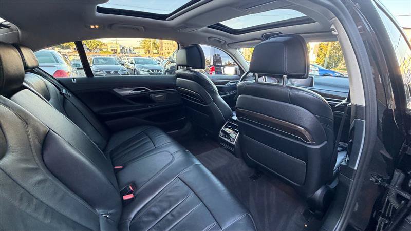 Used 2021 BMW 740i xDrive AWD/4WD image 18