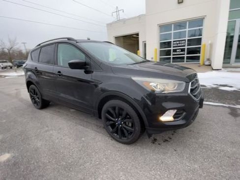 Used 2017 Ford Escape SE w/ Equipment Group 201A image 2