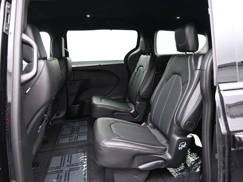 New 2026 Chrysler Pacifica Select image 24